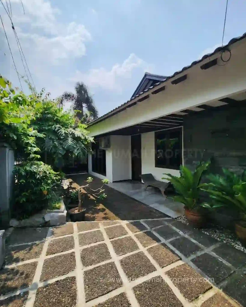 Rumah Bintaro Jakarta Selatan Nuansa Villa Akses Mudah ke Tol (2)