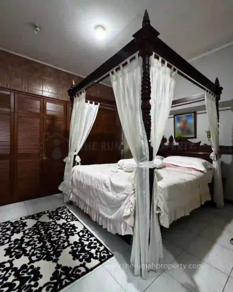 Rumah Bisa Untuk Komersil Lokasi Pinggir Jalan Utama di Kebayoran Lama (10)