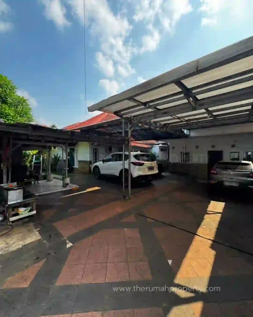 Rumah Bisa Untuk Komersil Lokasi Pinggir Jalan Utama di Kebayoran Lama (3)