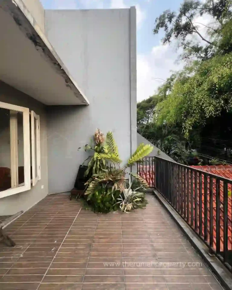 Rumah Dekat Pondok Indah Mal Lokasi Strategis (11)