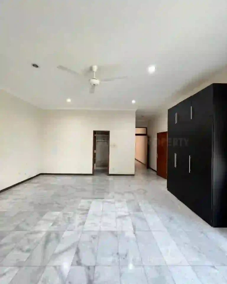 Rumah Halaman Luas dengan Kolam Renang di Cipete 4 Kamar Hadap Selatan (10)