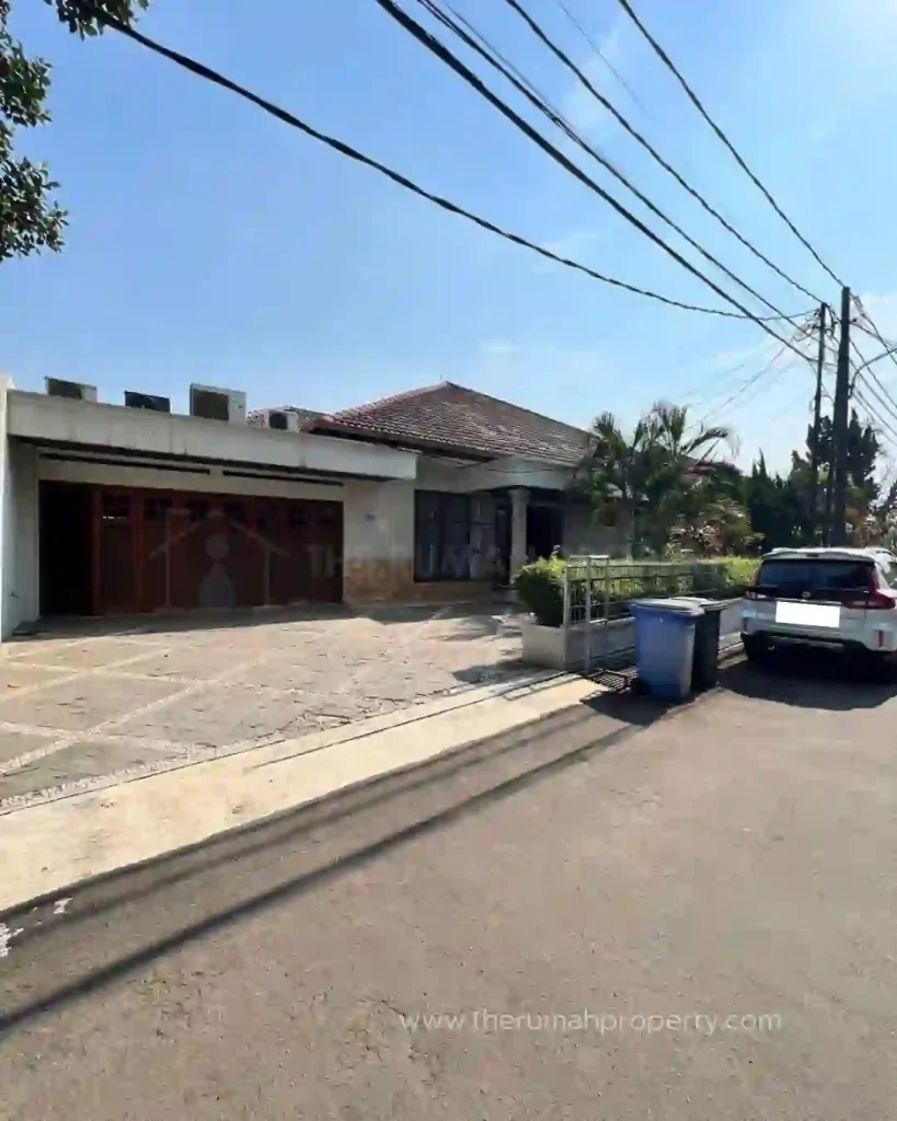 Rumah Halaman Luas dengan Kolam Renang di Cipete 4 Kamar Hadap Selatan (2)