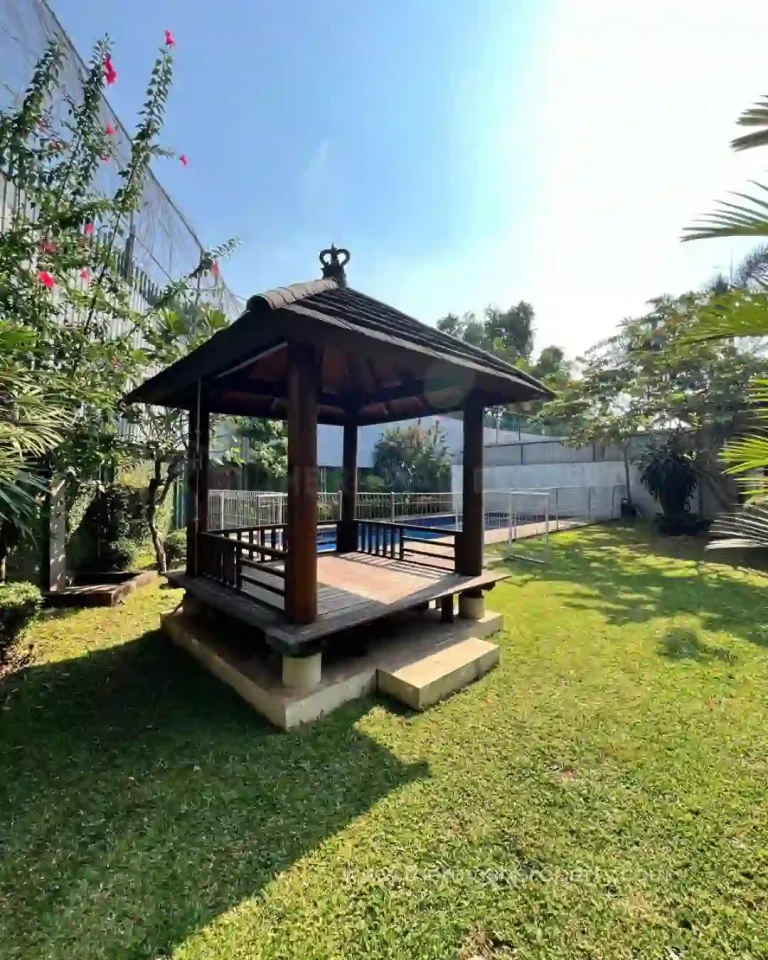Rumah Halaman Luas dengan Kolam Renang di Cipete 4 Kamar Hadap Selatan (3)