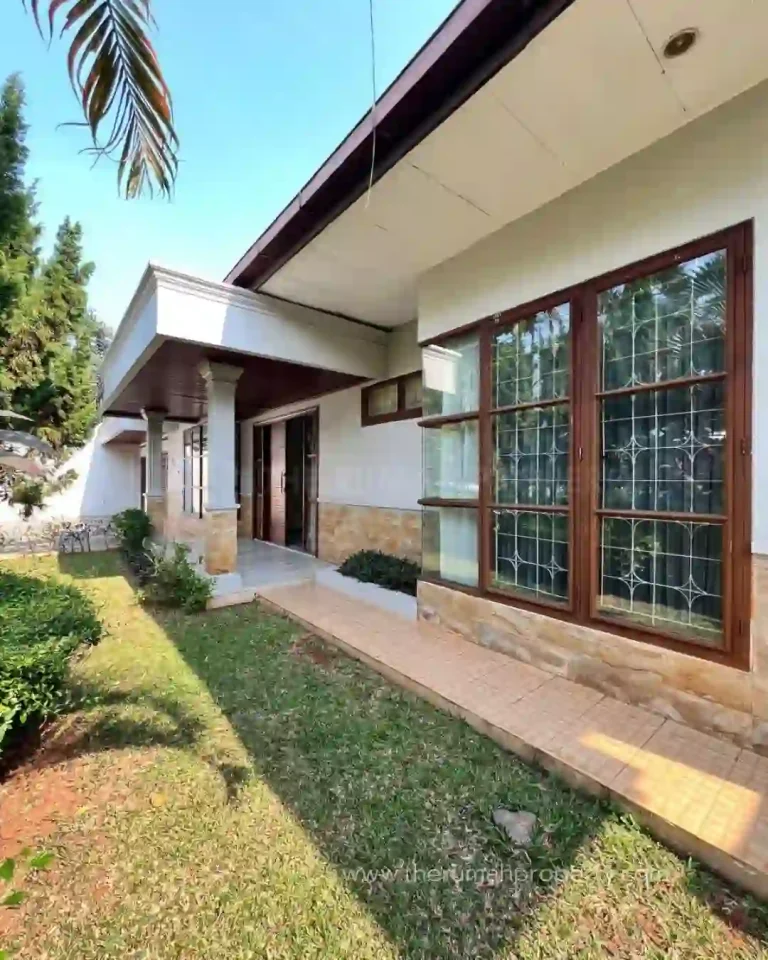 Rumah Halaman Luas dengan Kolam Renang di Cipete 4 Kamar Hadap Selatan (6)