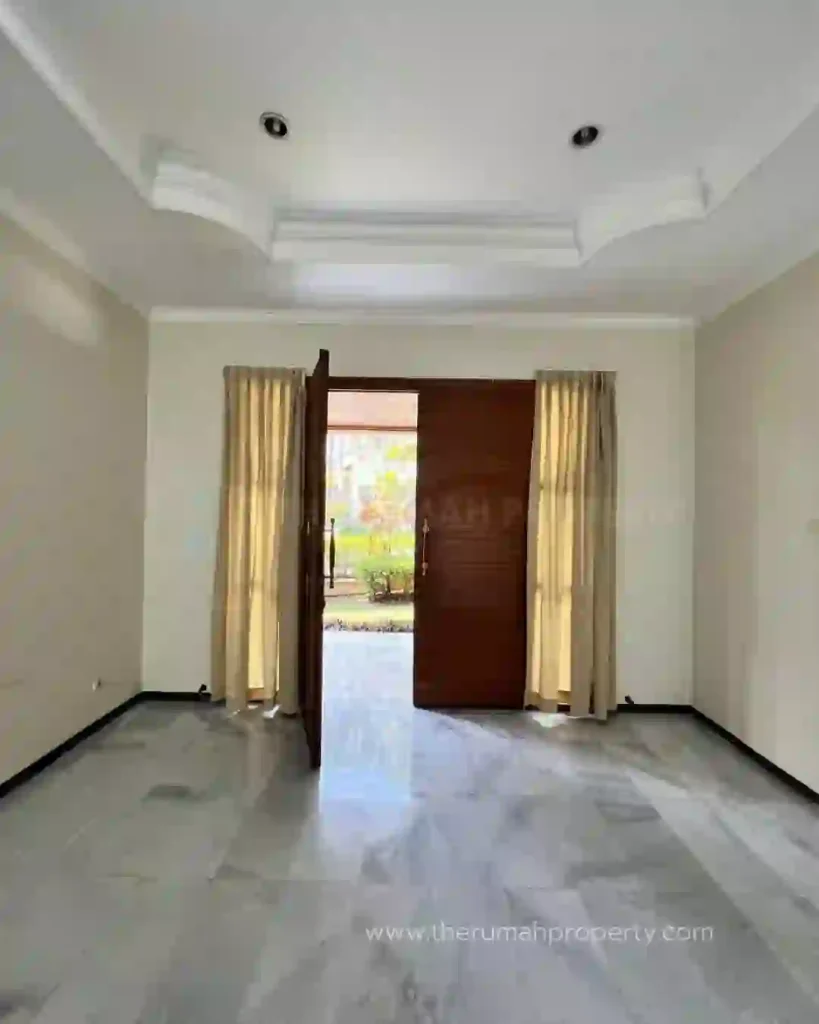 Rumah Halaman Luas dengan Kolam Renang di Cipete 4 Kamar Hadap Selatan (7)