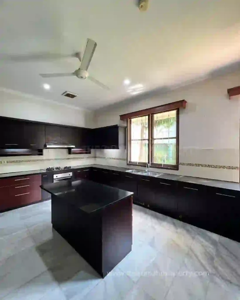 Rumah Halaman Luas dengan Kolam Renang di Cipete 4 Kamar Hadap Selatan (9)