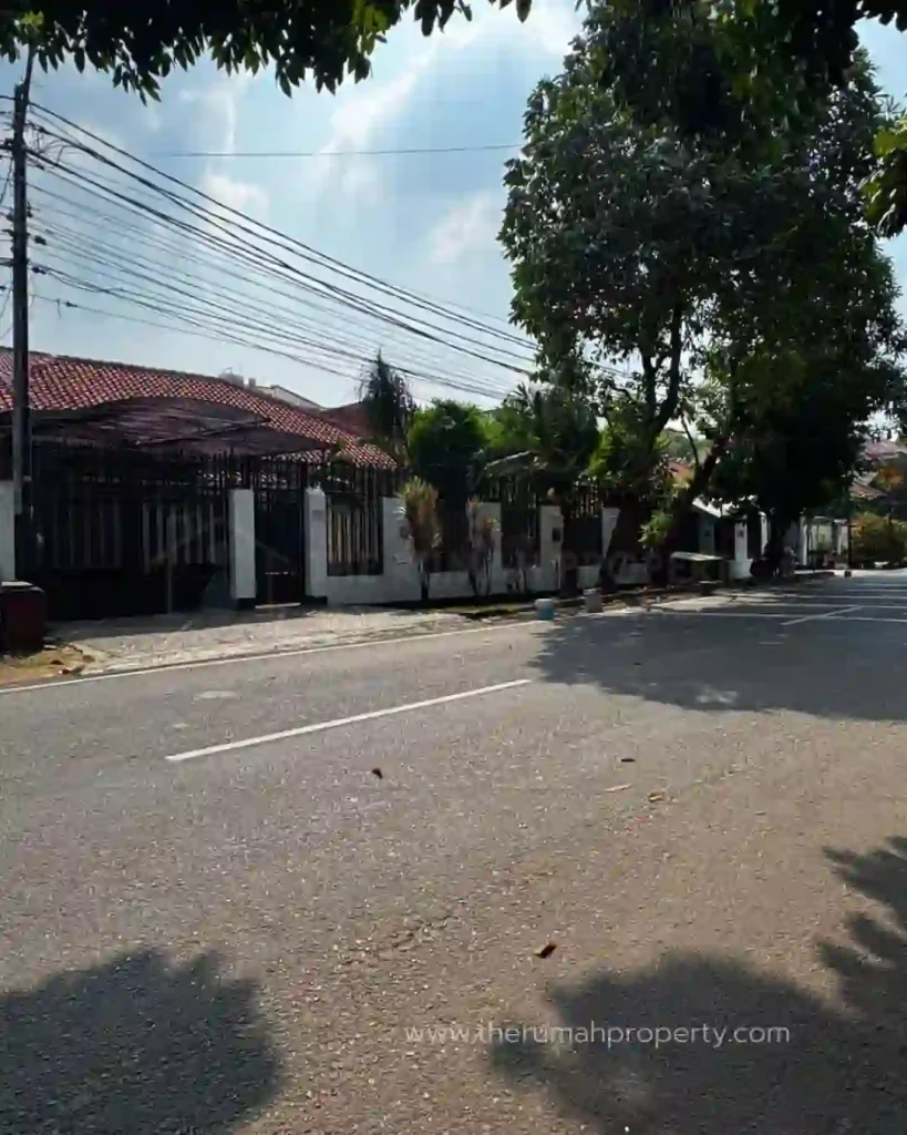 Rumah Kebayoran Lama Utara Cocok Untuk Usaha Lokasi Strategis Akses Jalan Lebar (3)