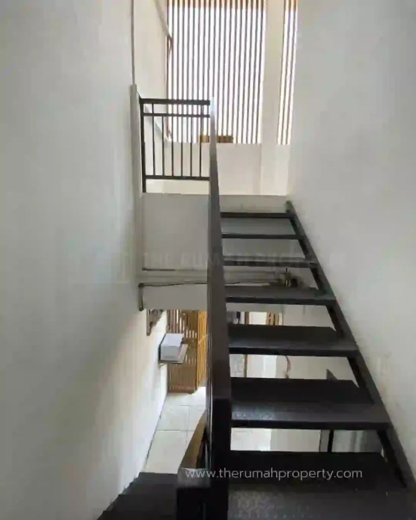 Rumah Kost Dijual di Menteng Matraman Jakpus 2 Lantai 4 Kamar Cocok Untuk Invest (7)