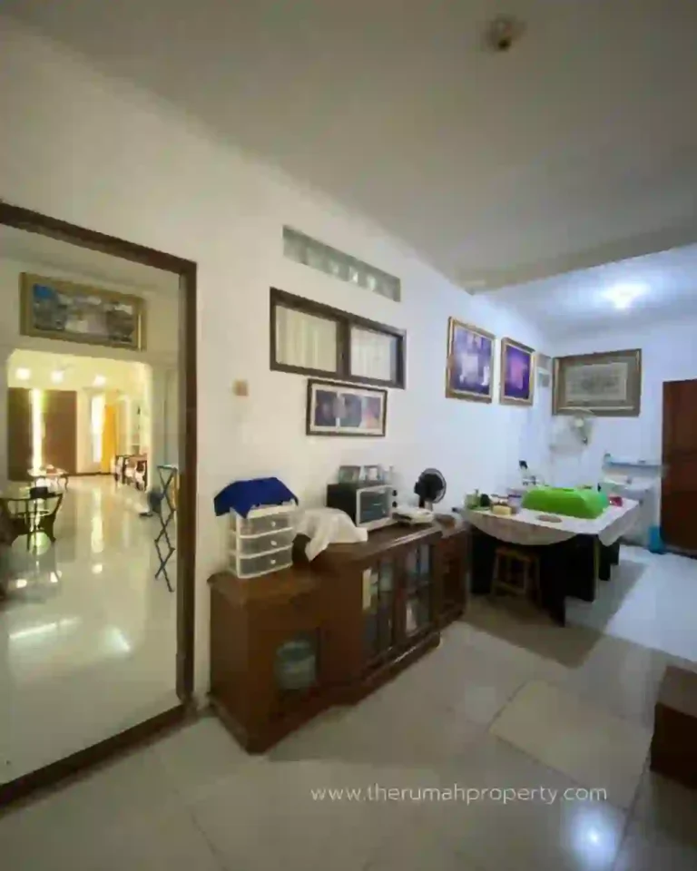Rumah Posisi di Pojok Cipayung Jaktim Lingkungan Tenang One Gate (5)