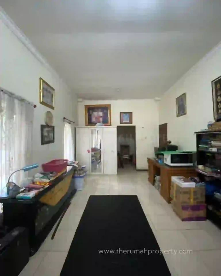 Rumah Posisi di Pojok Cipayung Jaktim Lingkungan Tenang One Gate (7)