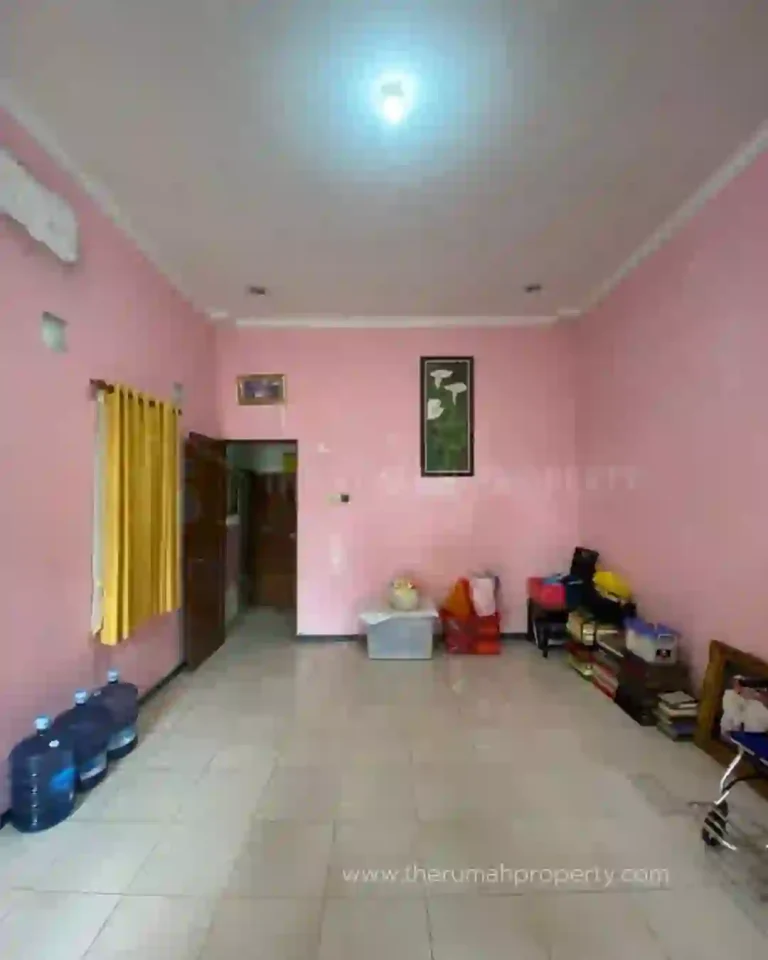 Rumah Posisi di Pojok Cipayung Jaktim Lingkungan Tenang One Gate (8)
