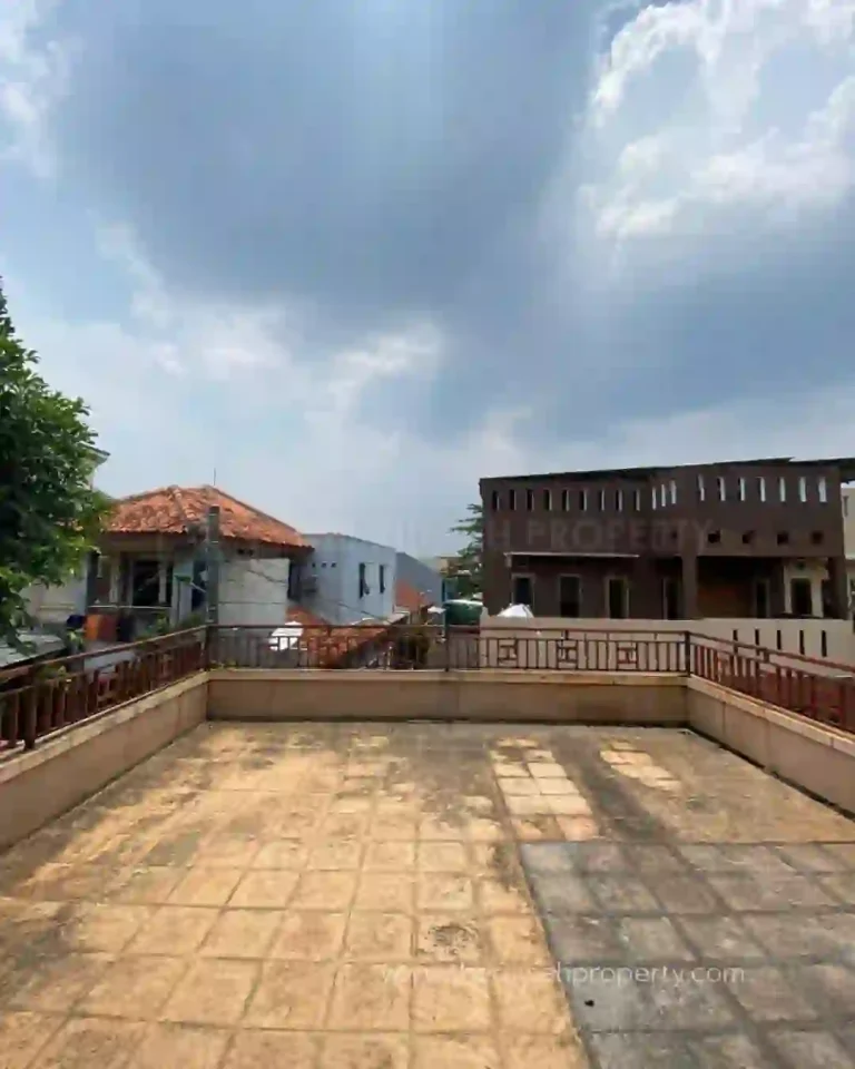 Rumah Posisi di Pojok Cipayung Jaktim Lingkungan Tenang One Gate (9)