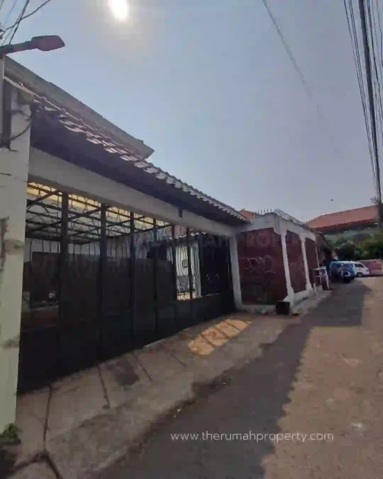 Rumah Private Pool Dijual di Jalan Jagakarsa Hadap Selatan Sedang Renovasi (3)