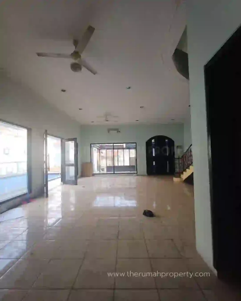 Rumah Private Pool Dijual di Jalan Jagakarsa Hadap Selatan Sedang Renovasi (8)