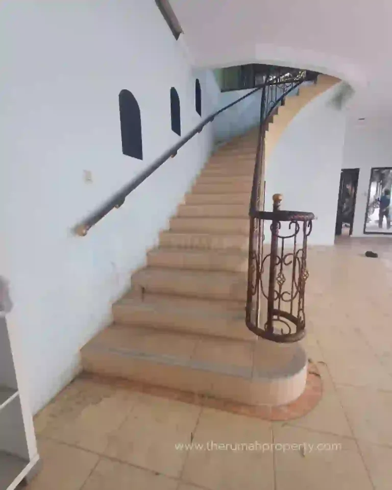 Rumah Private Pool Dijual di Jalan Jagakarsa Hadap Selatan Sedang Renovasi (9)
