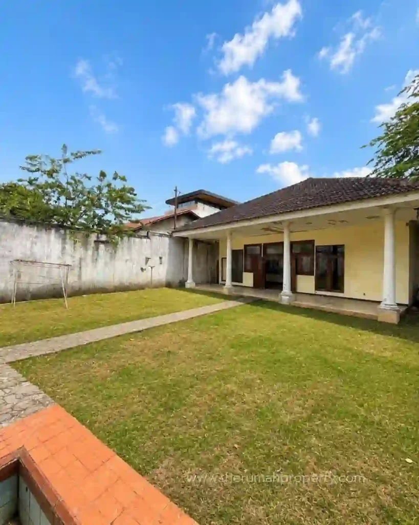 Rumah Tua 1 Lantai Private Pool dijual Murah Harga Bawah NJOP Kemang Jakarta Selatan (5)