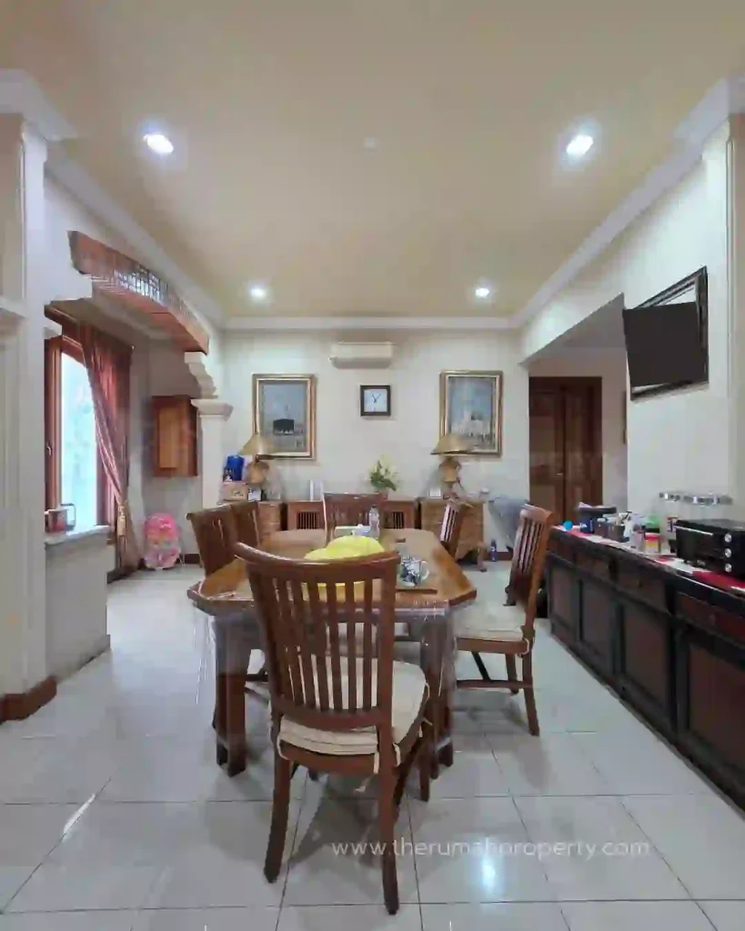 Rumah dijual Harga dibawah NJOP di Kebagusan Tanah Luas dengan Kolam Renang Pribadi (5)
