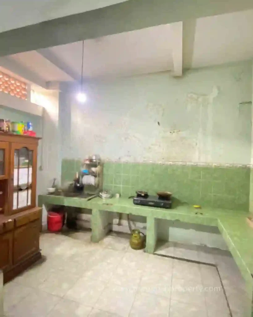 Rumah dijual di Komplek Keuangan Karang Tengah Tangerang (5)