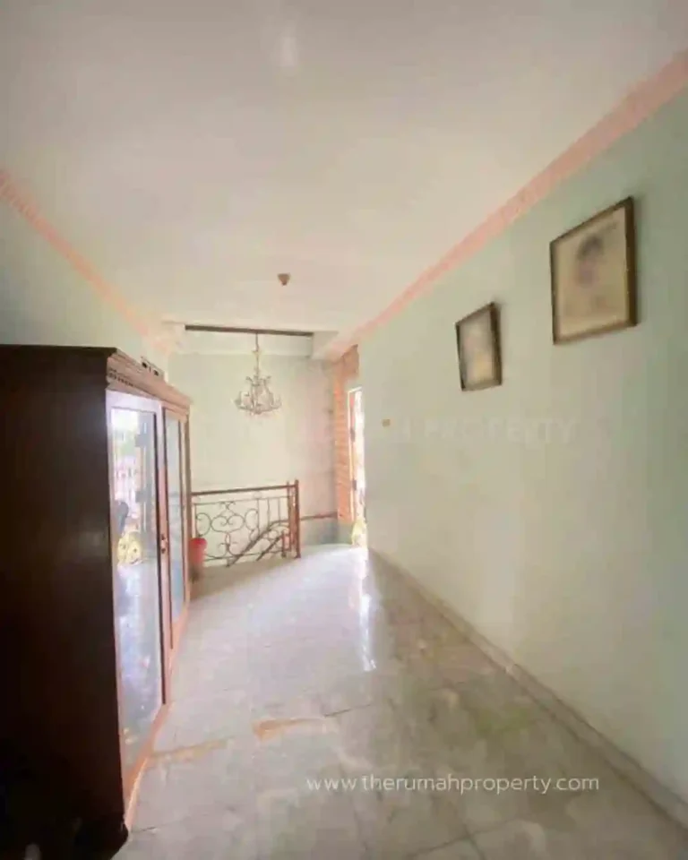 Rumah dijual di Komplek Keuangan Karang Tengah Tangerang (8)