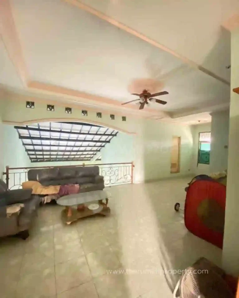Rumah dijual di Komplek Keuangan Karang Tengah Tangerang (9)