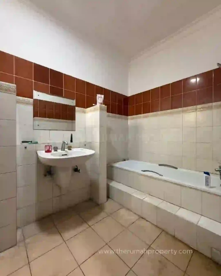 For Sale Cipete Rumah Terawat Dengan Kolam Renang Pribadi Siap Huni (10)