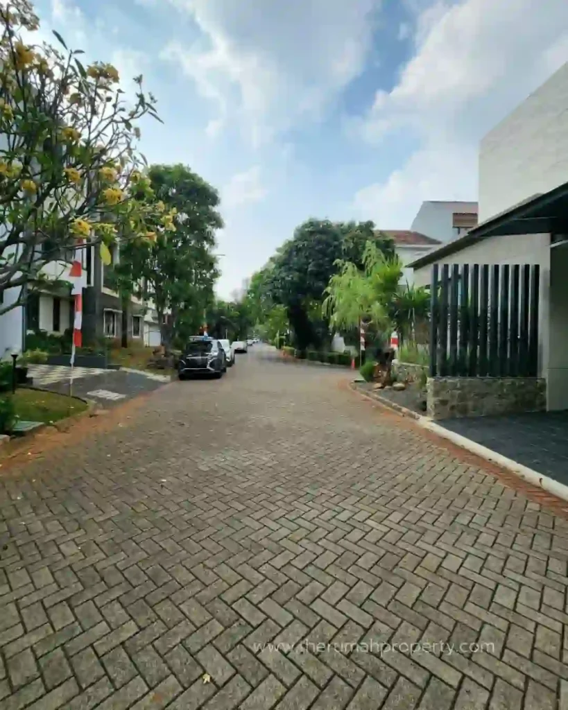 Hunian Dalam Perumahan Besar di Lebak Bulus Lingkungan Nyaman Jalan Lebar (2)