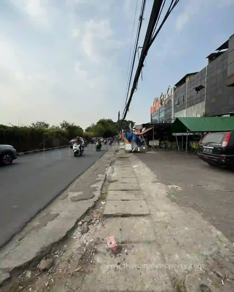 Ruko Ex Salon dan Dealer Siap Pakai Ada Rooftop Akses Jalan Lebar Parkir Luas (2)