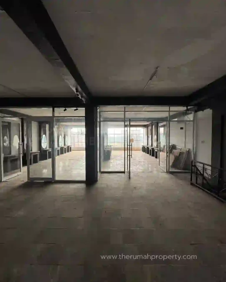 Ruko Ex Salon dan Dealer Siap Pakai Ada Rooftop Akses Jalan Lebar Parkir Luas (5)