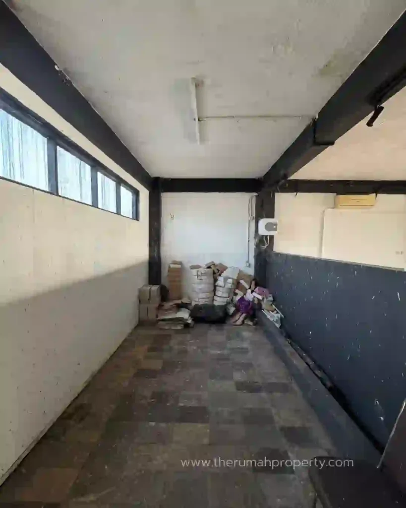 Ruko Ex Salon dan Dealer Siap Pakai Ada Rooftop Akses Jalan Lebar Parkir Luas (7)