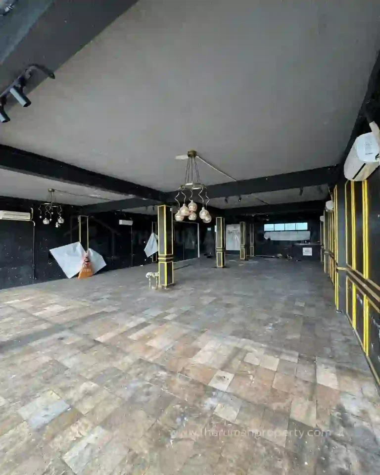 Ruko Ex Salon dan Dealer Siap Pakai Ada Rooftop Akses Jalan Lebar Parkir Luas (9)