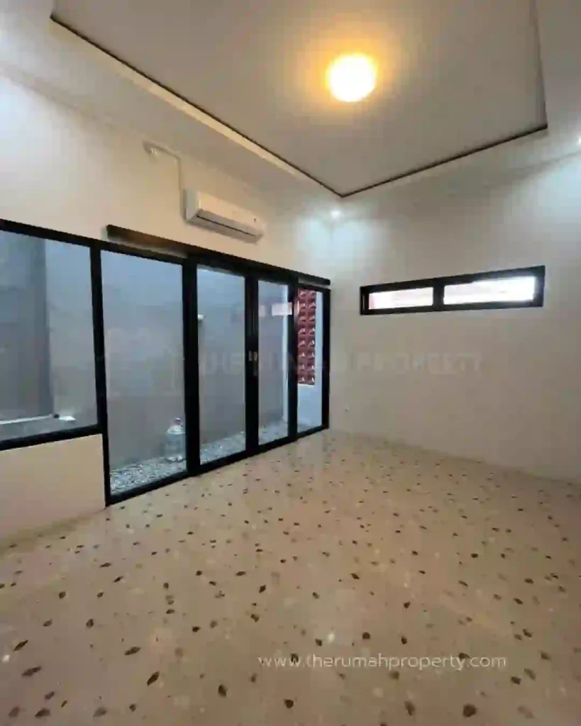 Rumah Beji Depok Unit Baru Siap Huni Full Renovasi Halaman Depan Luas (3)