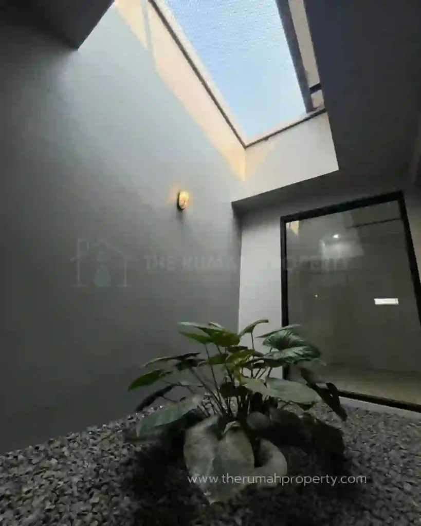 Rumah Beji Depok Unit Baru Siap Huni Full Renovasi Halaman Depan Luas (4)