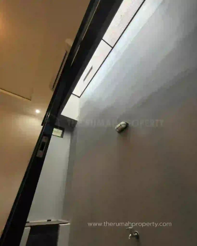 Rumah Beji Depok Unit Baru Siap Huni Full Renovasi Halaman Depan Luas (6)