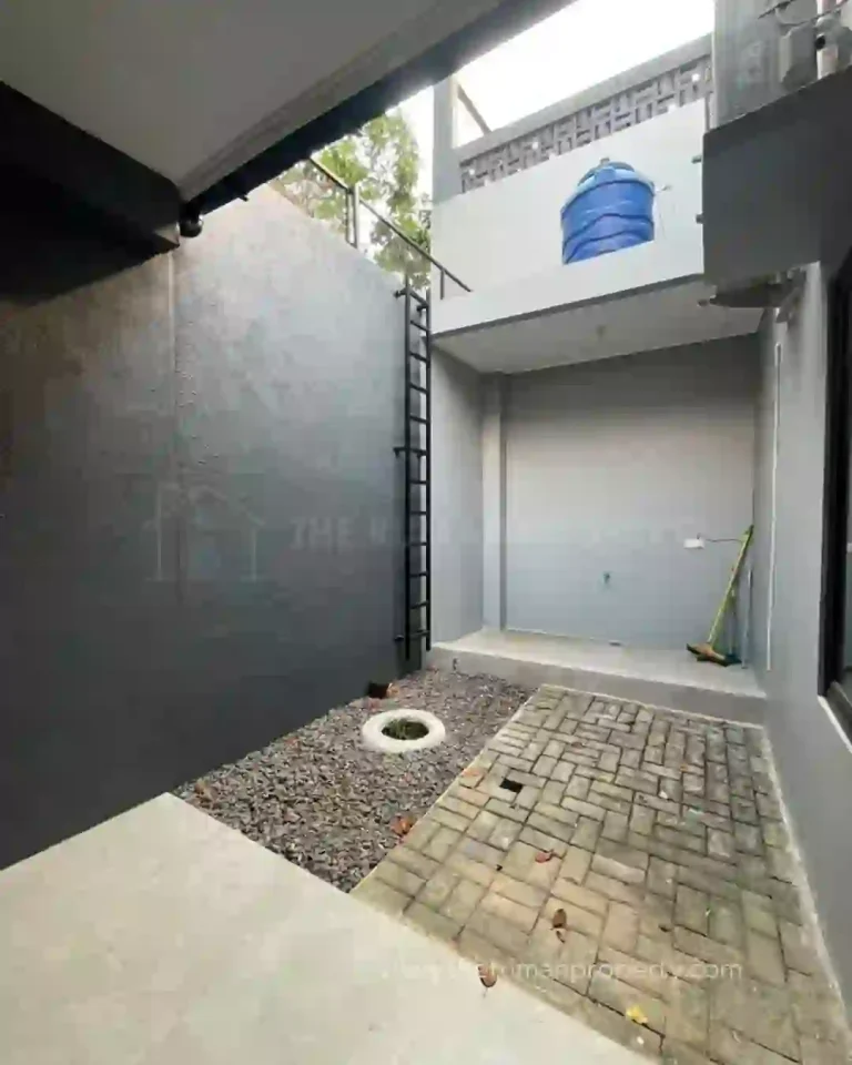 Rumah Beji Depok Unit Baru Siap Huni Full Renovasi Halaman Depan Luas (7)