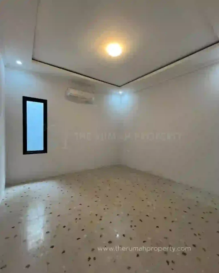 Rumah Beji Depok Unit Baru Siap Huni Full Renovasi Halaman Depan Luas (9)