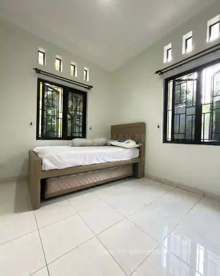 Rumah Dijual di Cinere Posisi Hook Balkon Luas Taman Depan dan Samping (10)