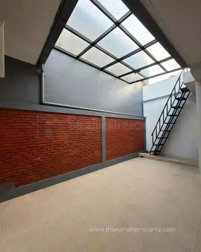 Rumah Dijual di Cinere Posisi Hook Balkon Luas Taman Depan dan Samping (6)