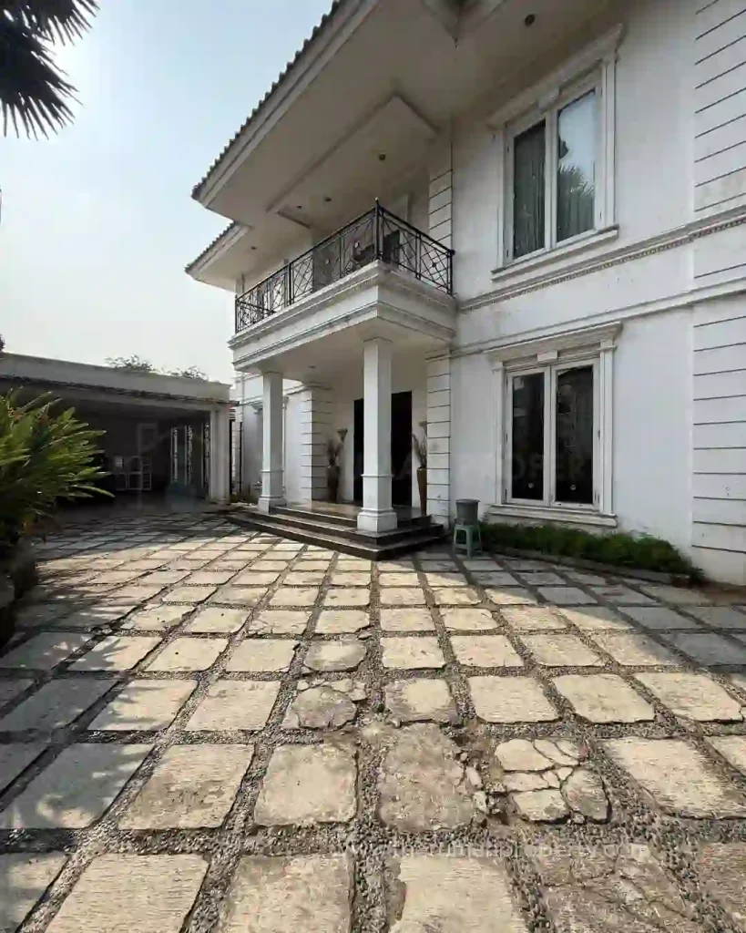 Rumah Hook Lingkungan Elit di Pondok Indah Jakarta Selatan Jalan Komplek Lebar (3)