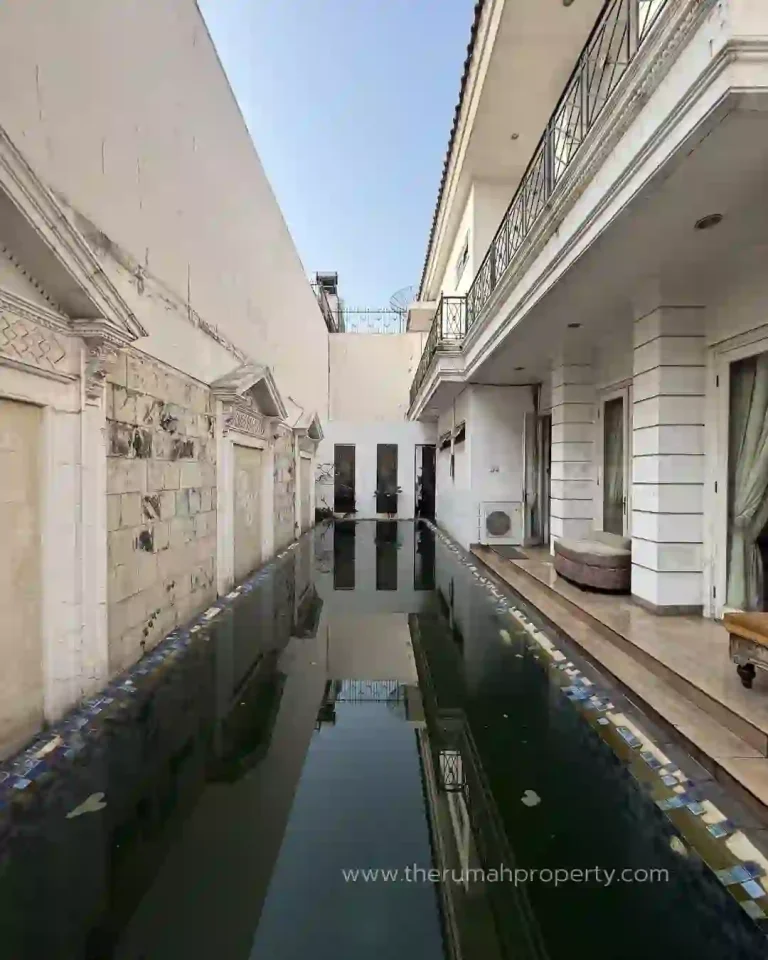 Rumah Hook Lingkungan Elit di Pondok Indah Jakarta Selatan Jalan Komplek Lebar (4)