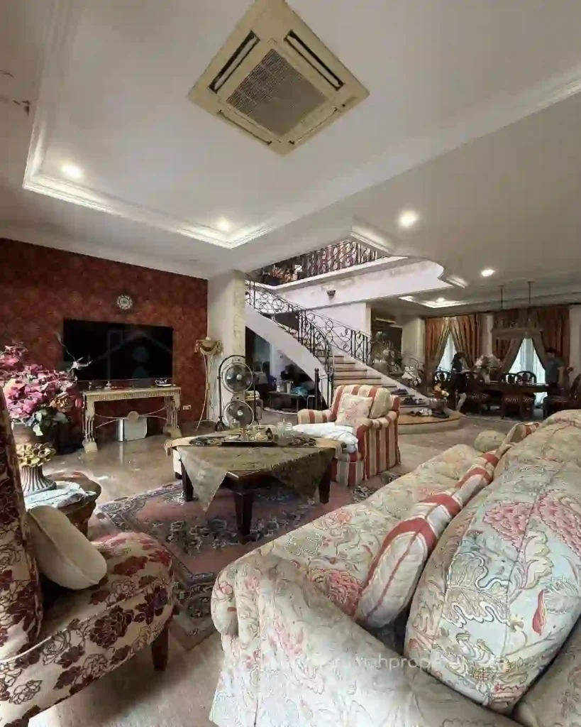 Rumah Hook Lingkungan Elit di Pondok Indah Jakarta Selatan Jalan Komplek Lebar (6)