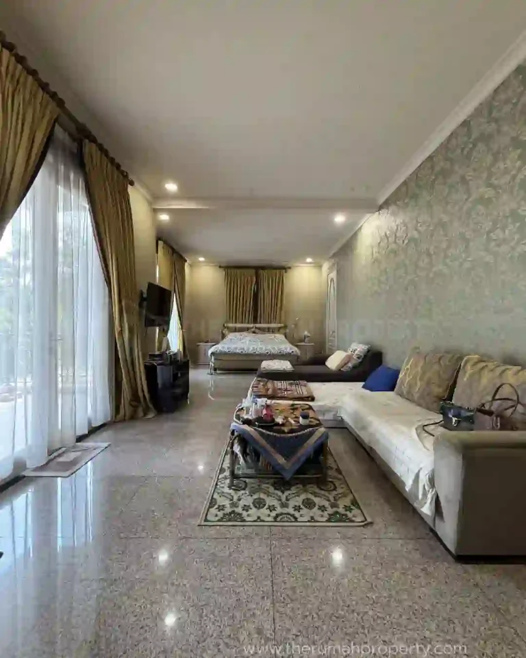 Rumah Hook Lingkungan Elit di Pondok Indah Jakarta Selatan Jalan Komplek Lebar (9)