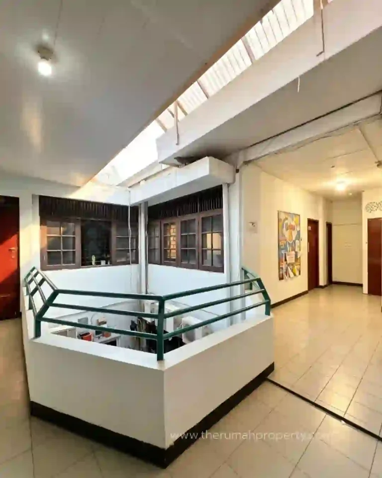 Rumah Komersil Kebayoran Baru 2 Lantai Dekat ke Senopati Jakarta Selatan (9)
