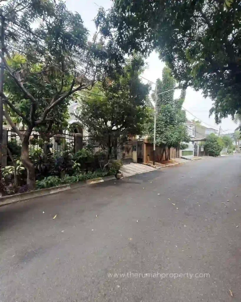 Rumah Kondisi Terawat Siap Huni Pondok Indah Jaksel 2 Lantai 4 Kamar (2)