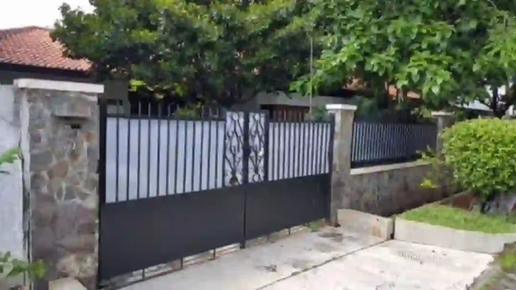 Rumah Lama 1 Lantai Cempaka Putih Halaman Luas (2)