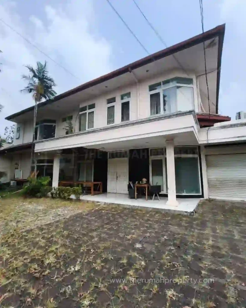Rumah Lama Siap Huni Ada Kolam Renang Harga Nego di Cipete Jakarta Selatan (2)