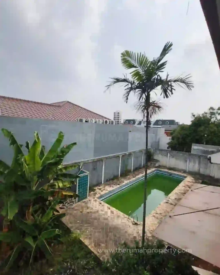 Rumah Lama Siap Huni Ada Kolam Renang Harga Nego di Cipete Jakarta Selatan (5)