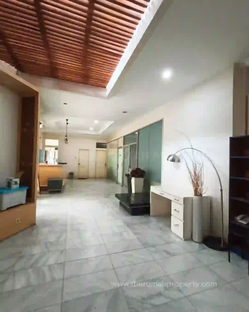 Rumah Lama Siap Huni Ada Kolam Renang Harga Nego di Cipete Jakarta Selatan (6)