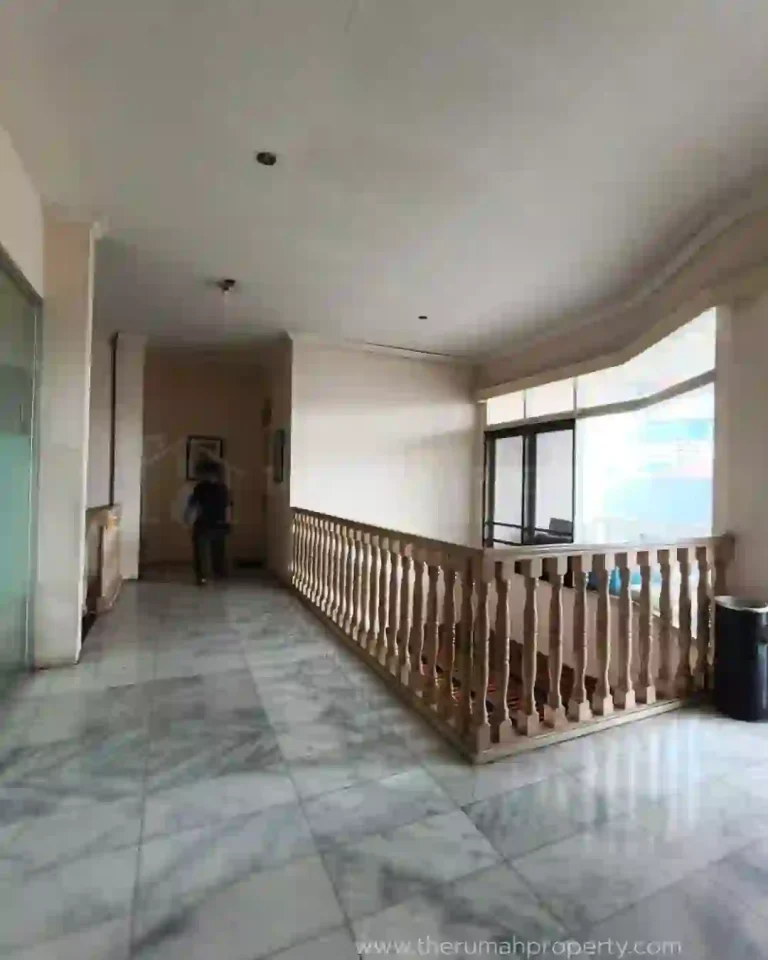 Rumah Lama Siap Huni Ada Kolam Renang Harga Nego di Cipete Jakarta Selatan (8)