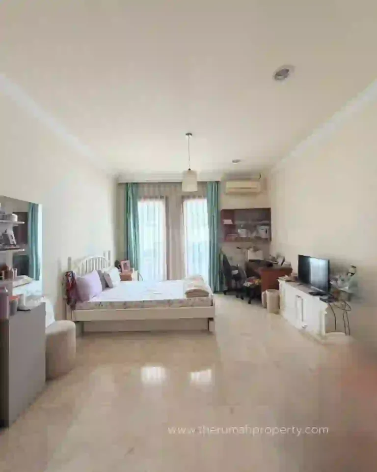 Rumah Lingkungan Elit Private Pool Siap Huni Kondisi Terawat di Pondok indah (10)