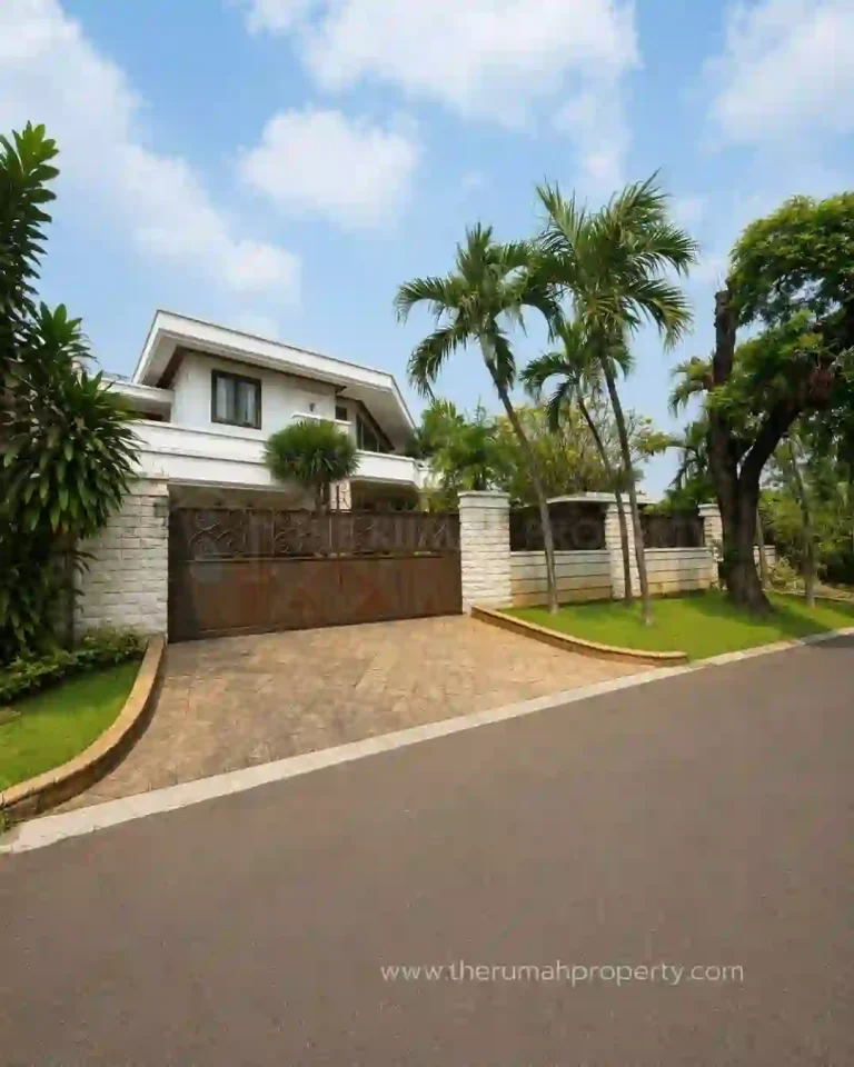 Rumah Lingkungan Elit Private Pool Siap Huni Kondisi Terawat di Pondok indah (2)
